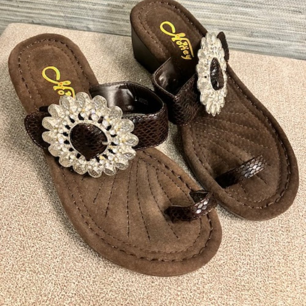 NEW in BOX! HONEY BEE - Size 6 - Brown Croc Strap Wedge Sandal w/ Ornate Buckle